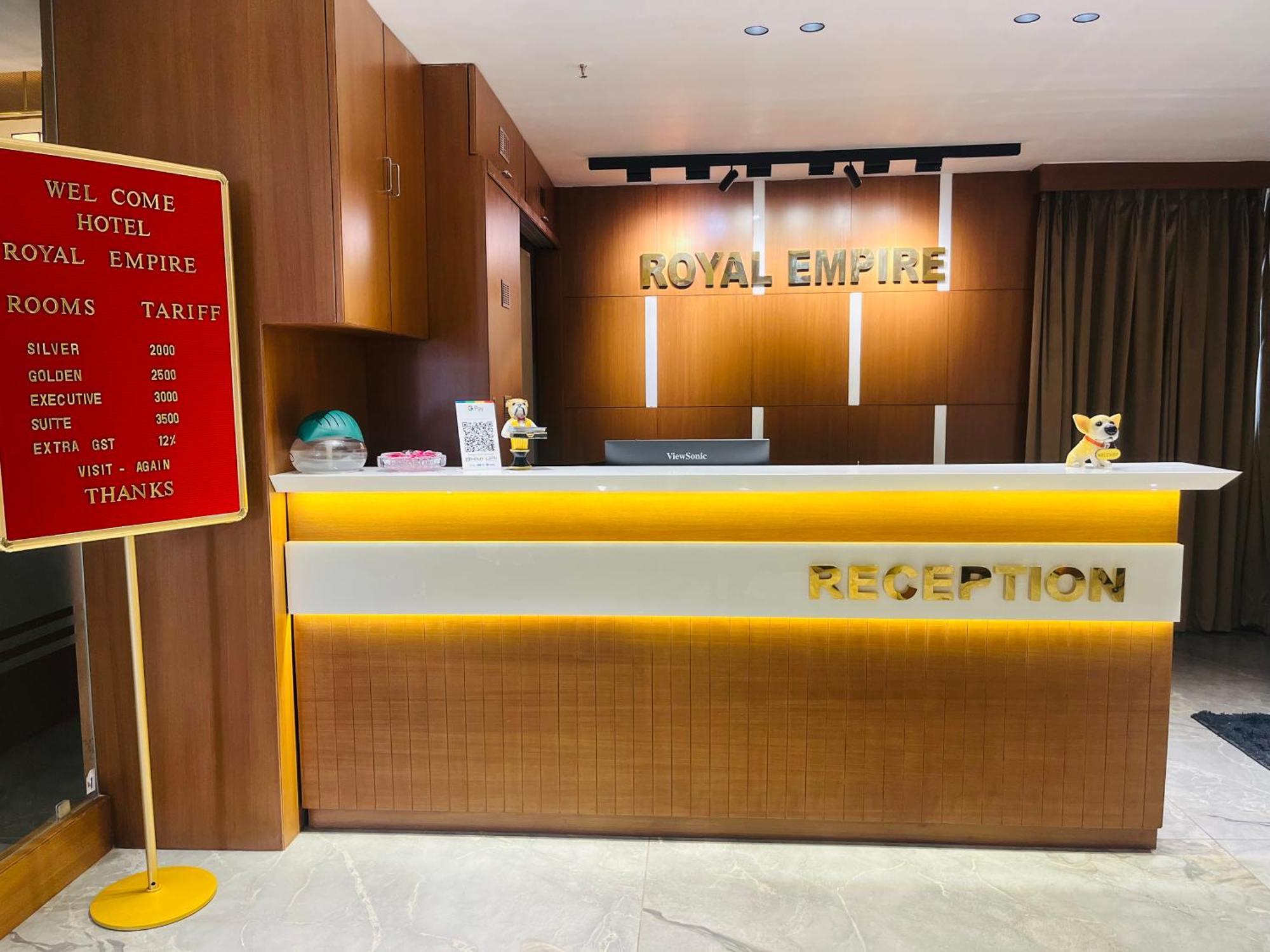 Hotel Royal Empire Ґандінаґар Екстер'єр фото