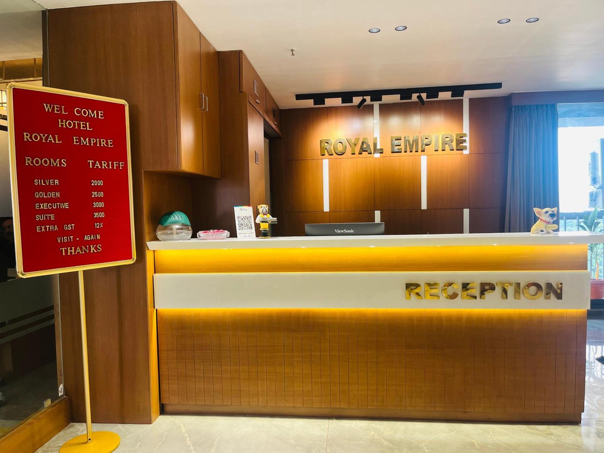 Hotel Royal Empire Ґандінаґар Екстер'єр фото