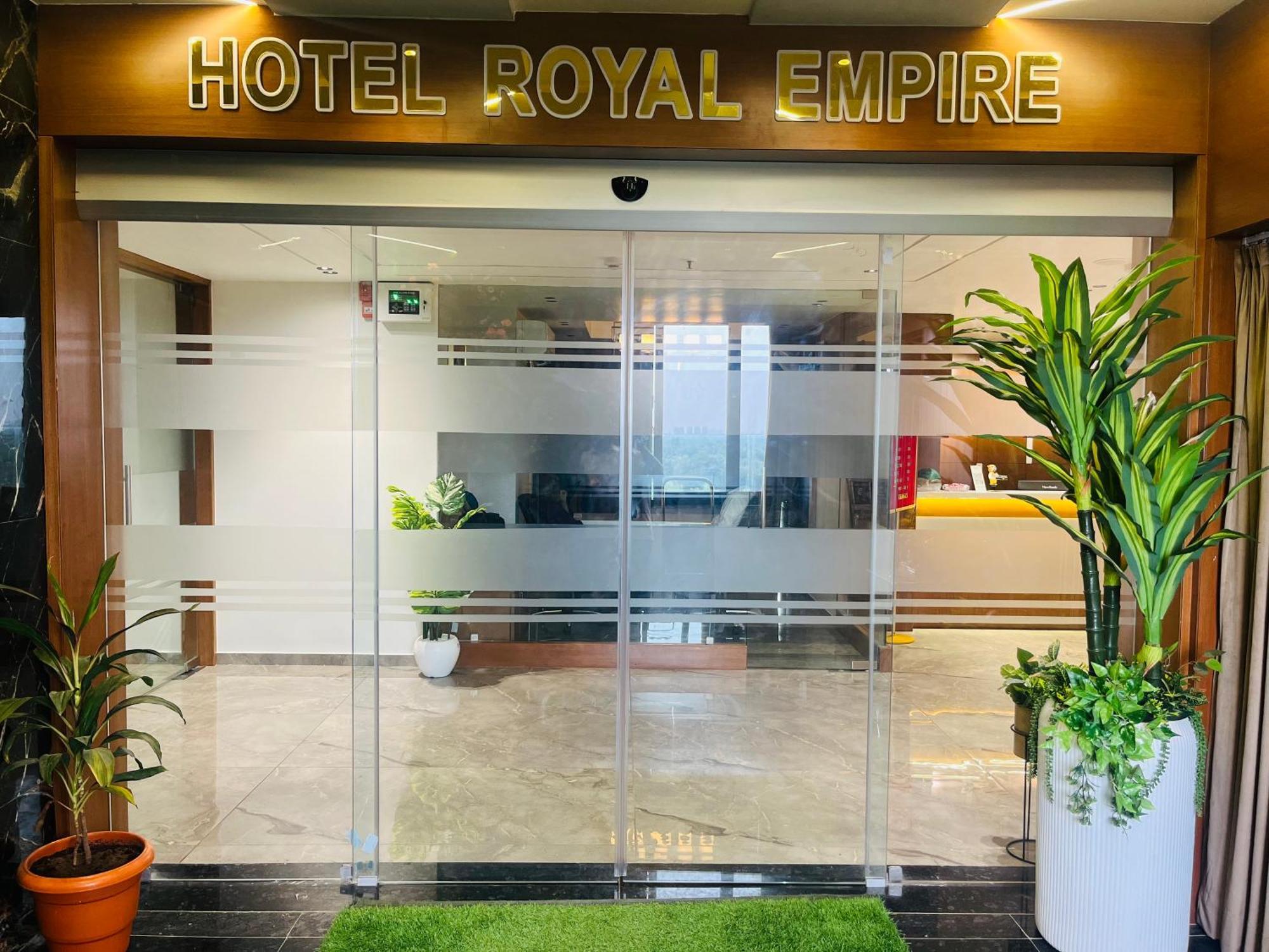 Hotel Royal Empire Ґандінаґар Екстер'єр фото